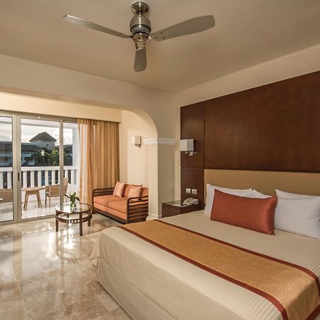 Grand Sunset Princess Плая дел Кармен Екстериор снимка A room at the Hard Rock Hotel