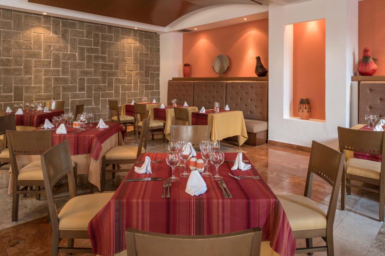 Grand Sunset Princess Плая дел Кармен Екстериор снимка Restaurant at the hotel