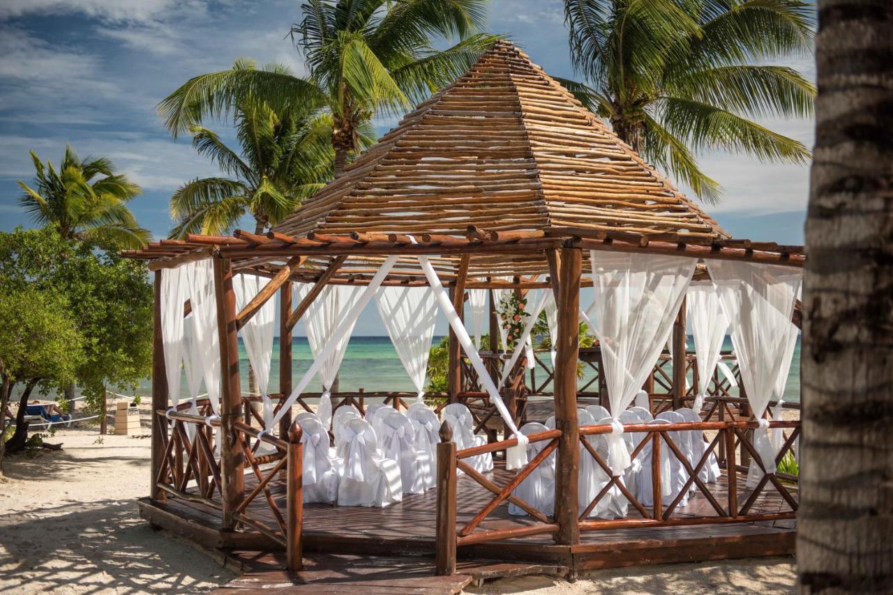 Grand Sunset Princess Плая дел Кармен Екстериор снимка A gazebo at the beach