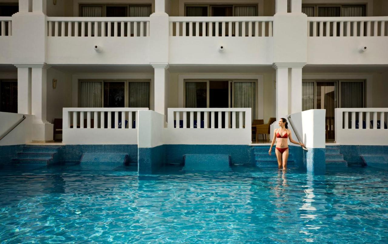 Grand Sunset Princess Плая дел Кармен Екстериор снимка The swimming pool at the hotel